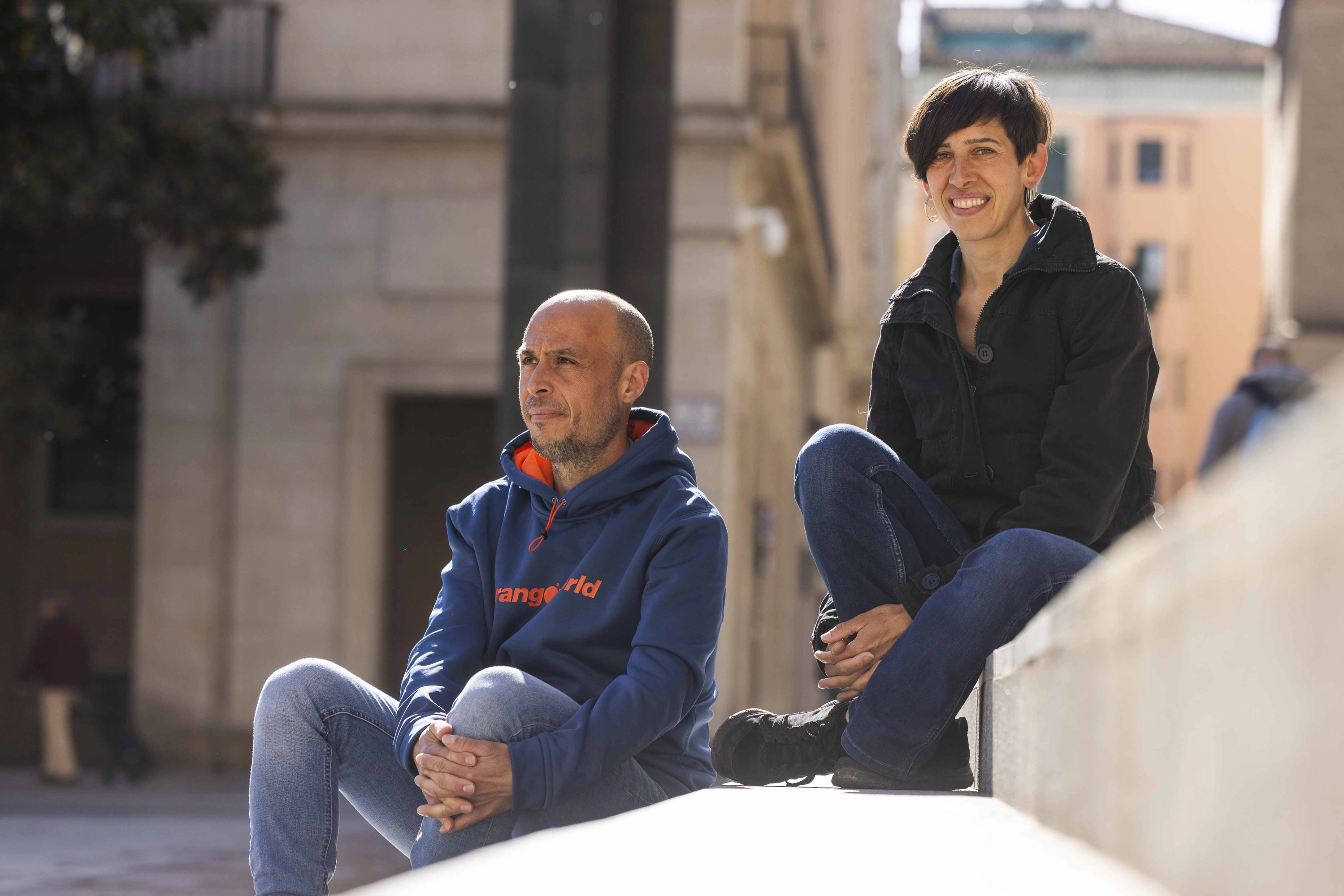 Teresa Prieto, que correrá el domingo su primera maratón, y Nacho López, que será su 'liebre' en la plaza del Pilar de Zaragoza.