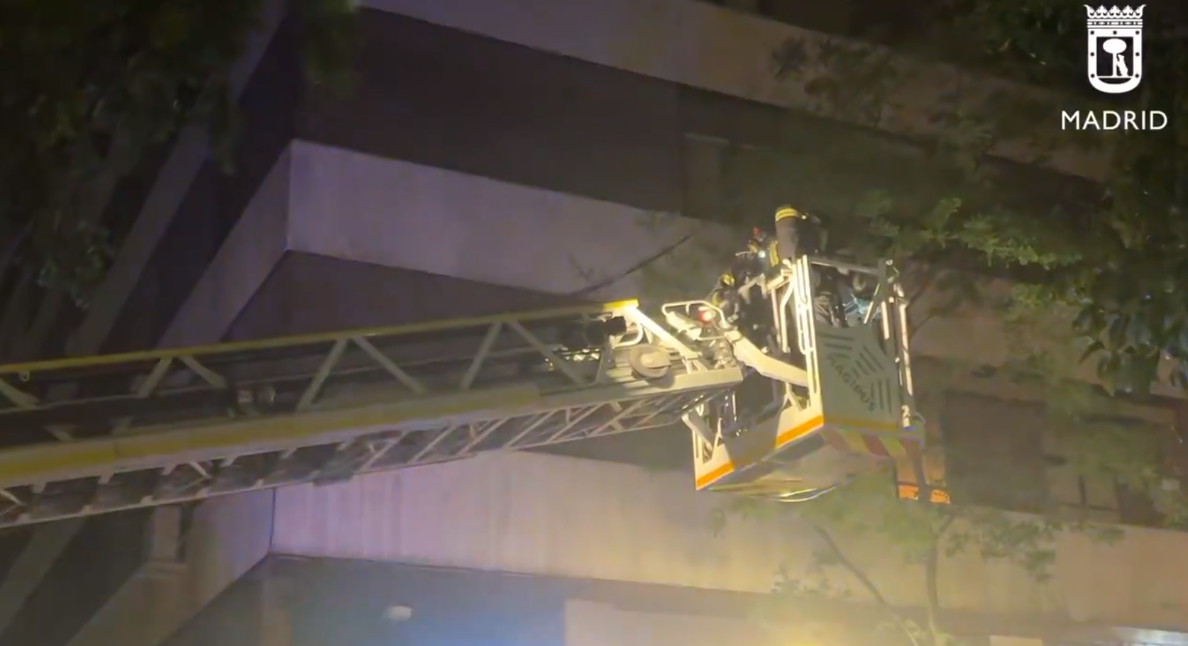 Sofocado El Incendio En Un Edificio De Ocho Plantas En Madrid Que Deja