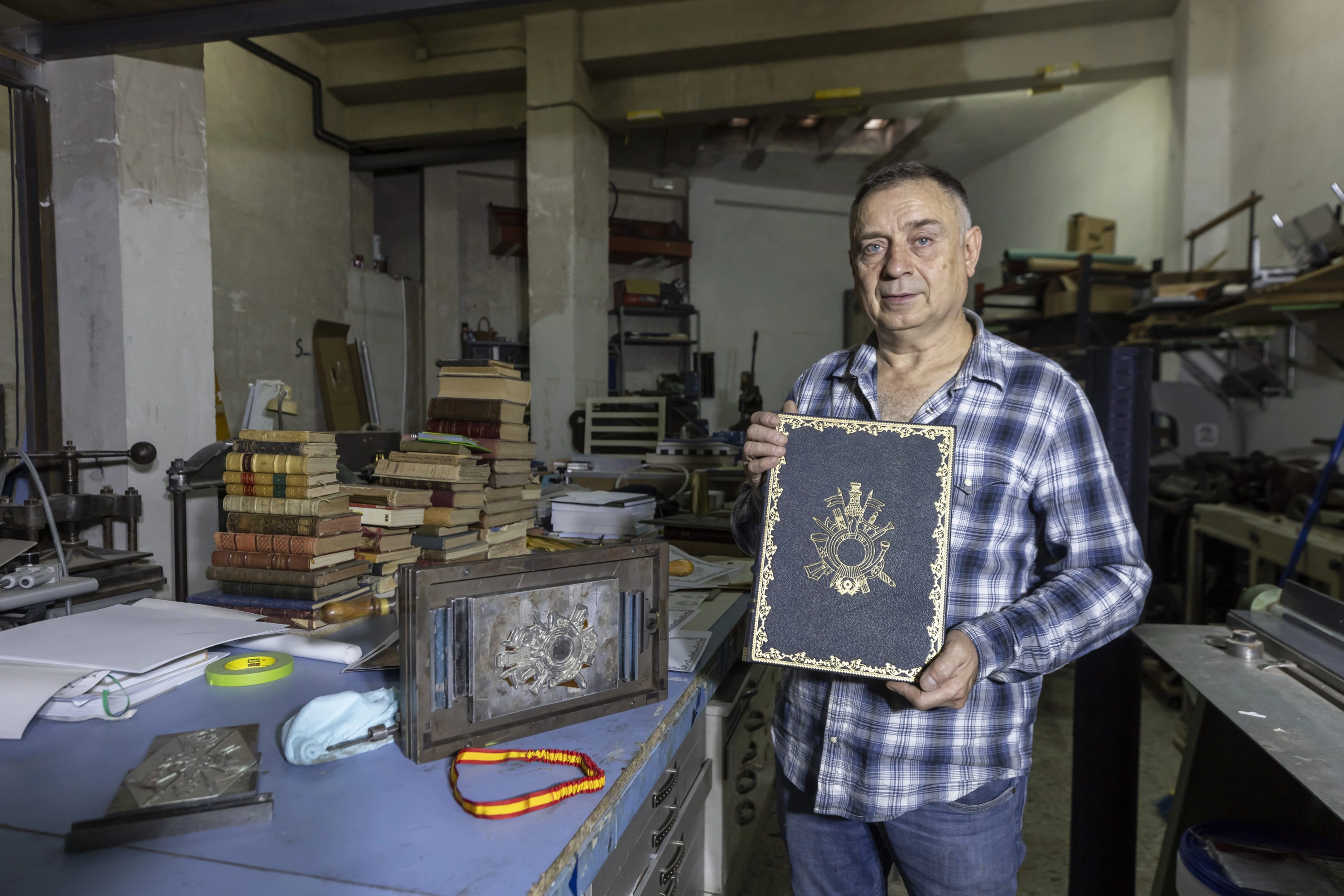 La Princesa Leonor Sella Su Formaci N En Zaragoza En Un Libro De Oro