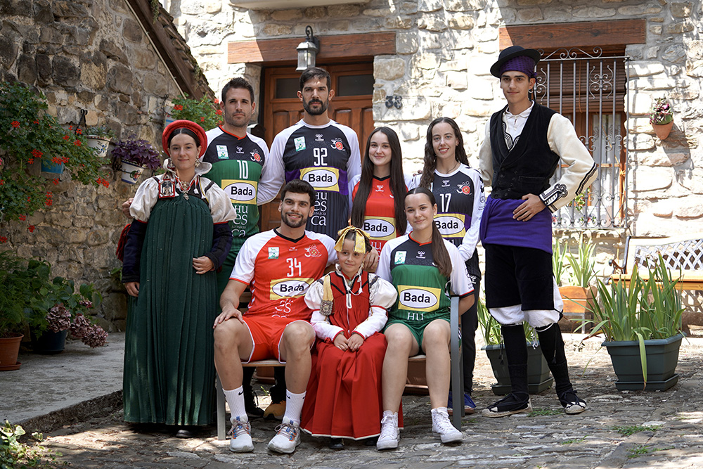 El Bada Huesca presenta su nueva equipación inspirada en el arraigo y ...