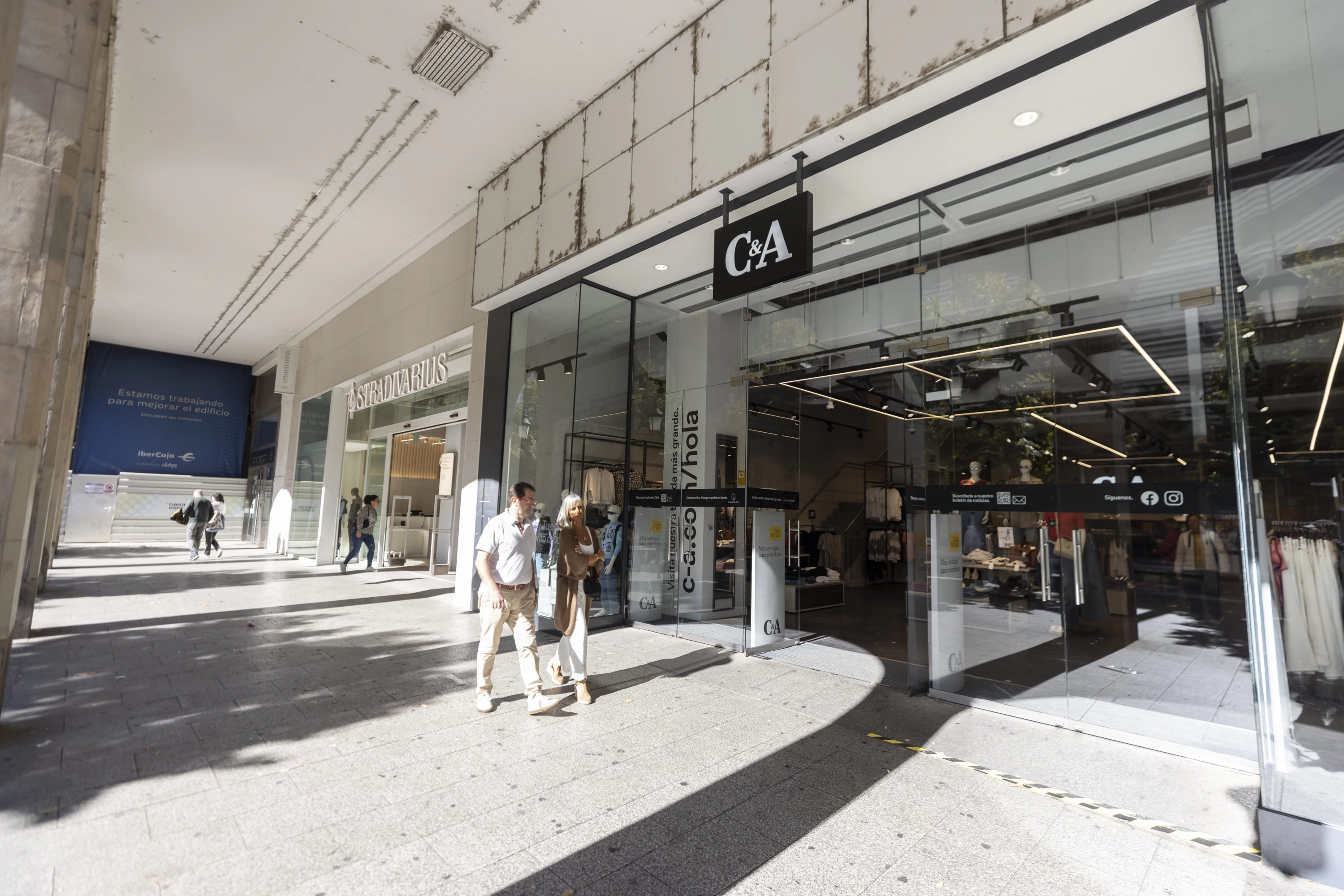 The C&A and Stradivarius premises on Paseo de la Independencia have a sales area of ​​over 2,000 m².