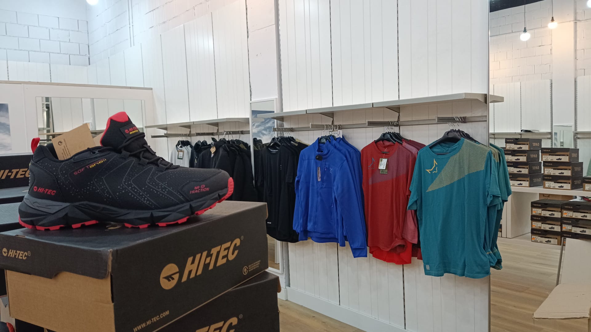 Pirenaico, tienda en Torre Outlet Zaragoza.