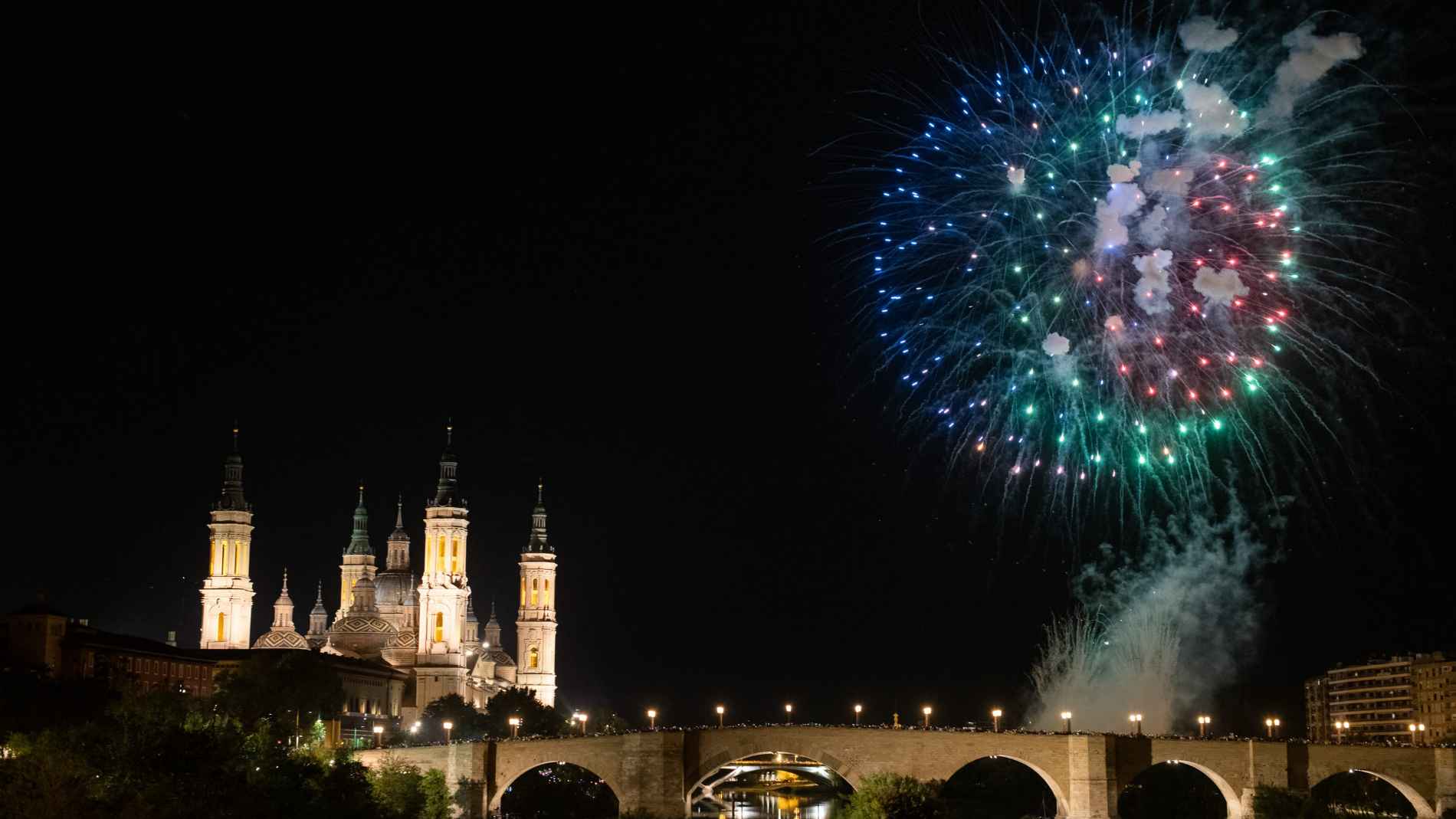 Horarios Y Dónde Ver Los Fuegos Artificiales De Las Fiestas Del Pilar ...