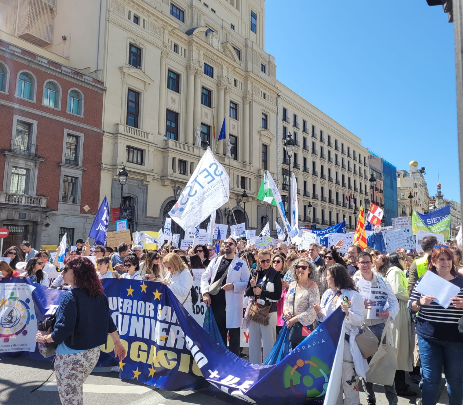 Los técnicos sanitarios aragoneses exigen en Madrid ser reconocidos: «Basta ya de ignorarnos como profesión»